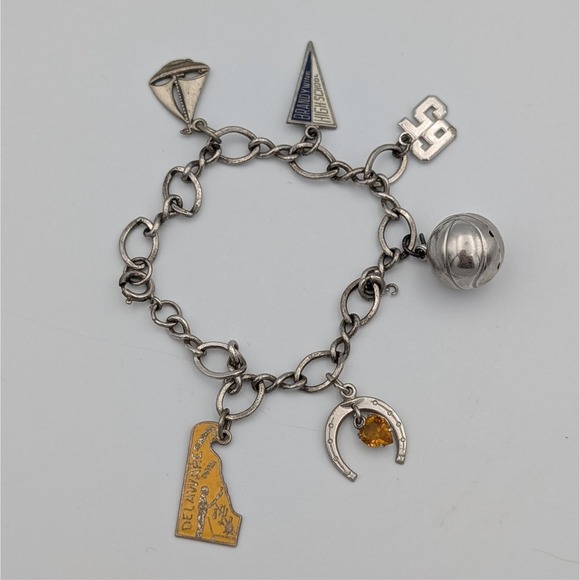 The Unbranded Brand Jewelry - VTG 1965 Brandywine High School Bulldogs Alumni Delaware DE Charm Bracelet